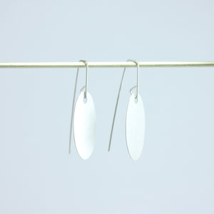 THE PLUMP SOLID OVAL DROP EARRINGS